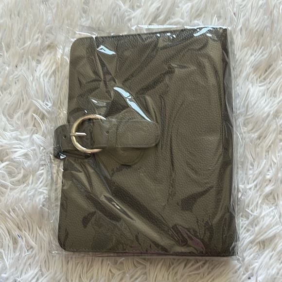 New Franklin Covey Ava leather binder 1 1/4” 9x7 in charcoal $89.95 msrp - Picture 2 of 10